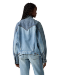 The Levi's® Womens 90s Western Pieced Trucker Jacket in Free Range Trucker