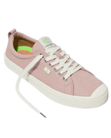 The Cariuma Womens Oca Low Canvas Shoes in Rose