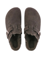 The Birkenstock Womens Boston Shearling Suede Leather Sandals in Mocca