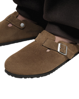 Boston Soft Footbed Suede Leather Sandals in Dark Tea