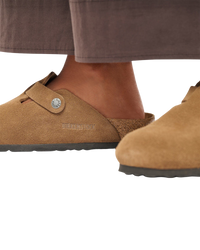 The Birkenstock Womens Womens Boston Suede Leather Clogs in Dark Tea