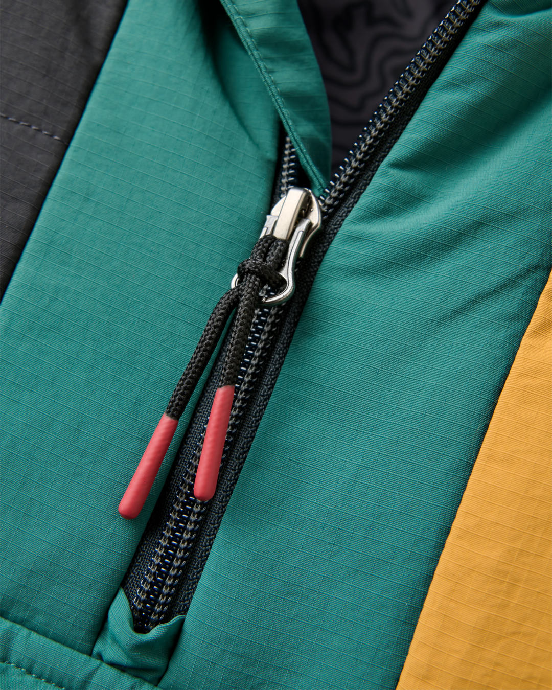 The Passenger Mens Oceanic Insulated Anorak in Faded Black & Deep Ocean