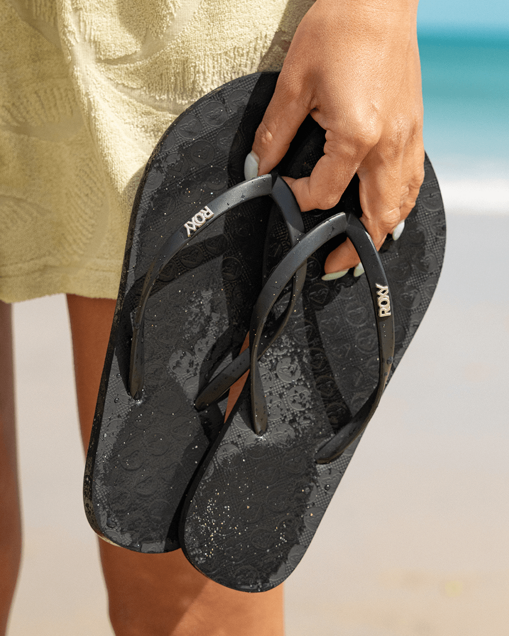 The Roxy Viva IV Flip Flops in Black | Anns Cottage – Ann's Cottage