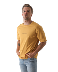 The Salt Water Seeker Mens Hideout T-Shirt in Faded Mustard
