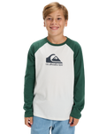 The Quiksilver Boys Boys Omni Logo Long Sleeve T-Shirt in Snow White