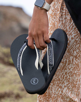 The Foamlife Womens Yogi Flip Flops in Black