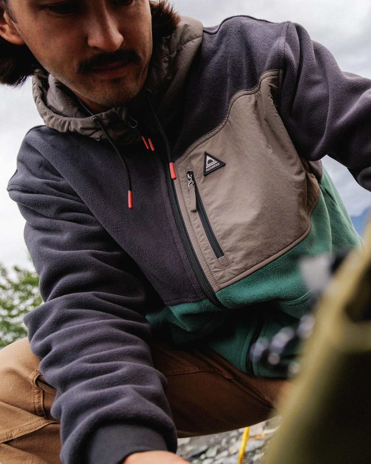 Woodland Full Zip Hooded Polar Fleece Jacket in Faded Black & Deep Ocean