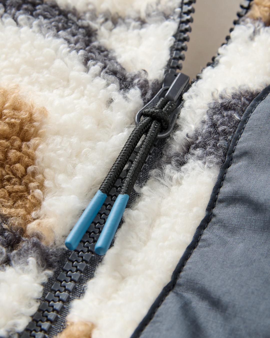 Ravi Sherpa Fleece Jacket in Abstract Trails Off-White