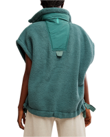 Scout It Out Gilet in Midnight Jade