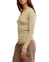 Jamie Henley Long Sleeve T-Shirt in Semolina