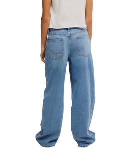 NIA Boyfriend Jeans in Friday
