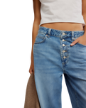NIA Boyfriend Jeans in Friday