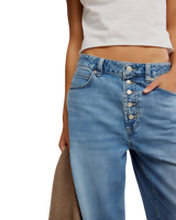 NIA Boyfriend Jeans in Friday