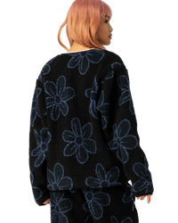 The Santa Cruz Womens Homebody Fleece Jacket in Black Daisy