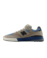 The New Balance Mens Andrew Reynolds 933 Shoes in Mushroom & Light Blue