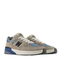 The New Balance Mens Andrew Reynolds 933 Shoes in Mushroom & Light Blue