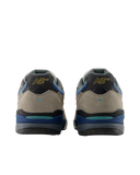 The New Balance Mens Andrew Reynolds 933 Shoes in Mushroom & Light Blue