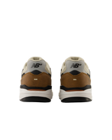 NB Numeric Andrew Reynolds 933 Shoes in Quicksand & Sea Salt
