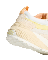 Ultrarange Neo 2.0 Shoes in Creme Brulee & Yellow