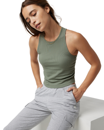 The Vuori Womens Pose Plyo Vest in Pistachio